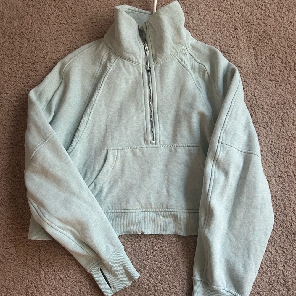 Lululemon light blue cropped scuba